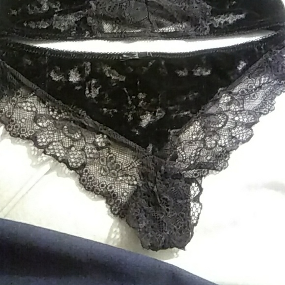 Black Velvet Lingerie Set - Picture 2 of 8